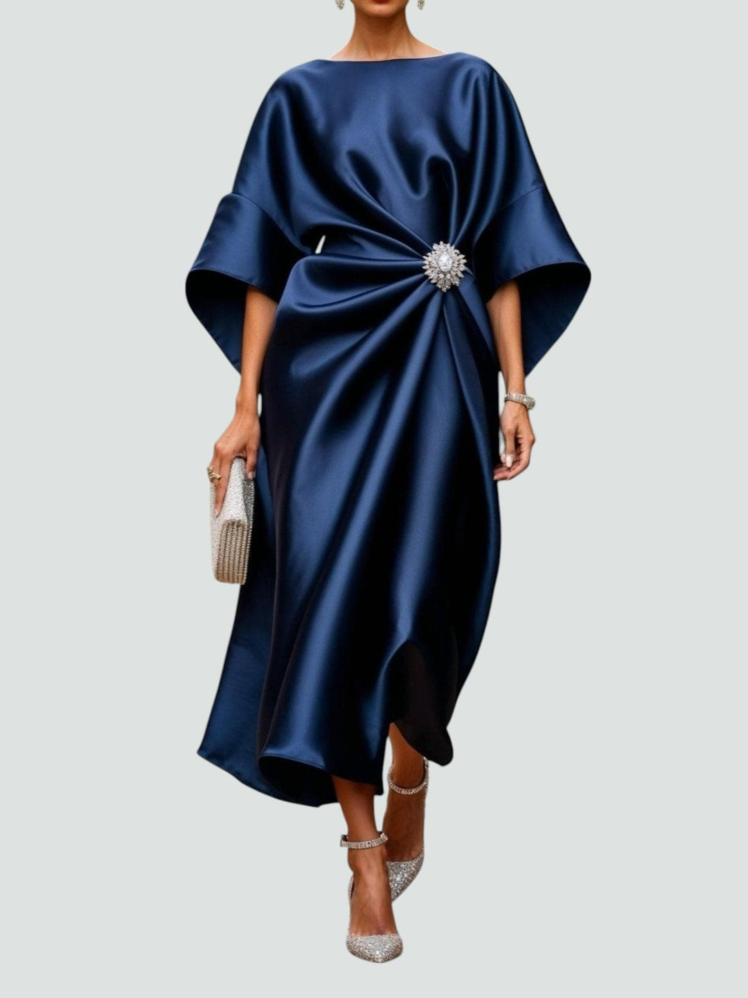 Maja | Sukienka Midi Satynowa Damska Z Rękawem Kimono Brooszka