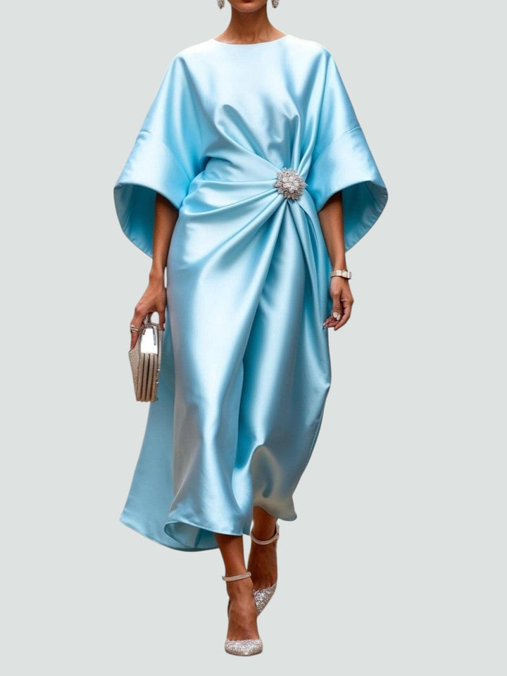 Maja | Sukienka Midi Satynowa Damska Z Rękawem Kimono Brooszka