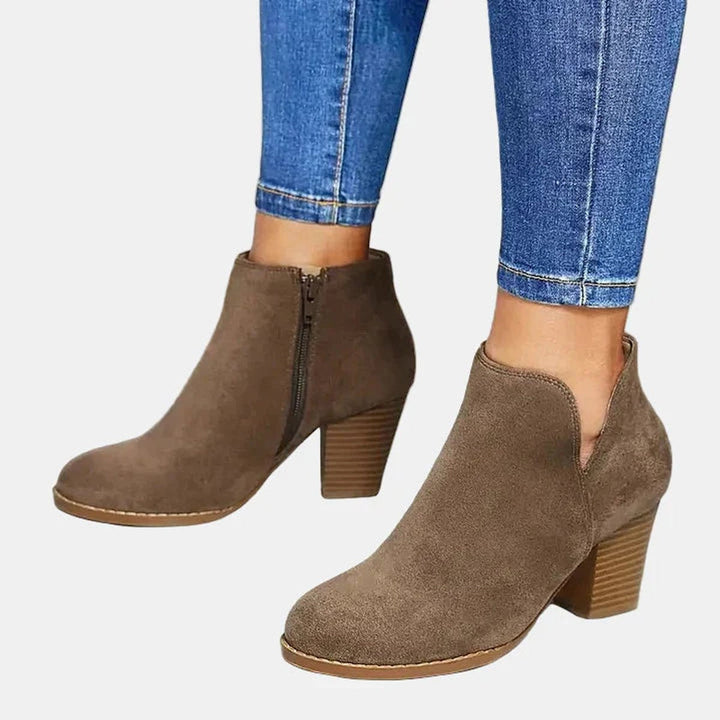 Bożena | Botki Damskie Zamszowe Na Słupku Z Zamkiem